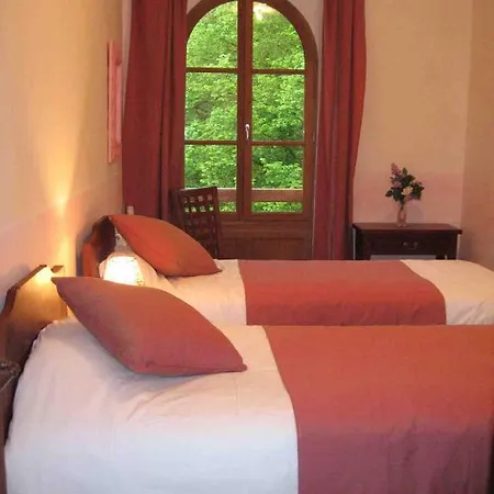 Chateau De Salelles לינה וארוחת בוקר בנסאק