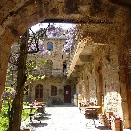 Chateau De Salelles *